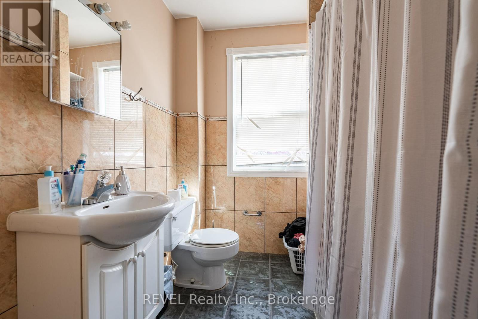 131 Niagara Street Property Photo 22