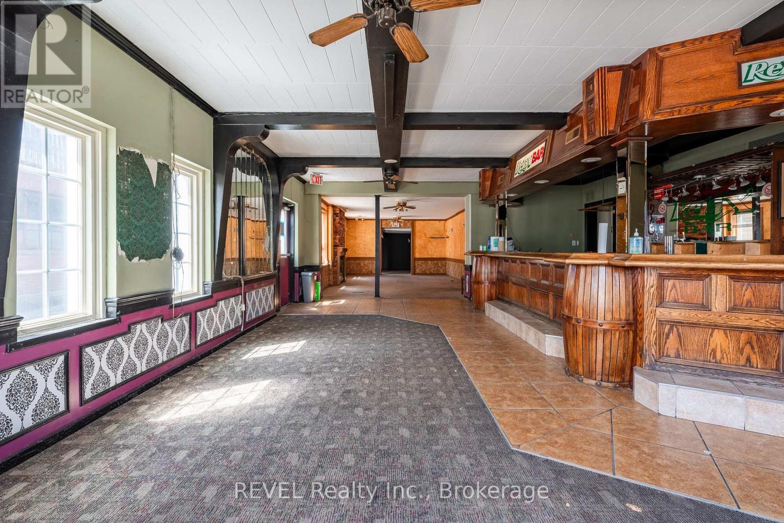 131 Niagara Street Property Photo 24