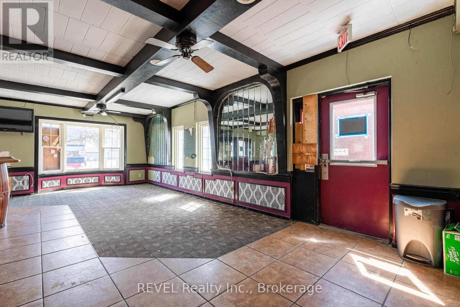 131 Niagara Street Property Photo 25