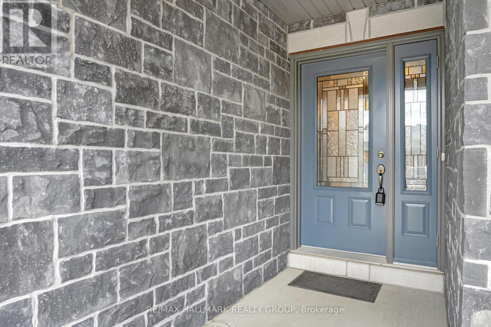 611 Laroque Street Property Photo 4