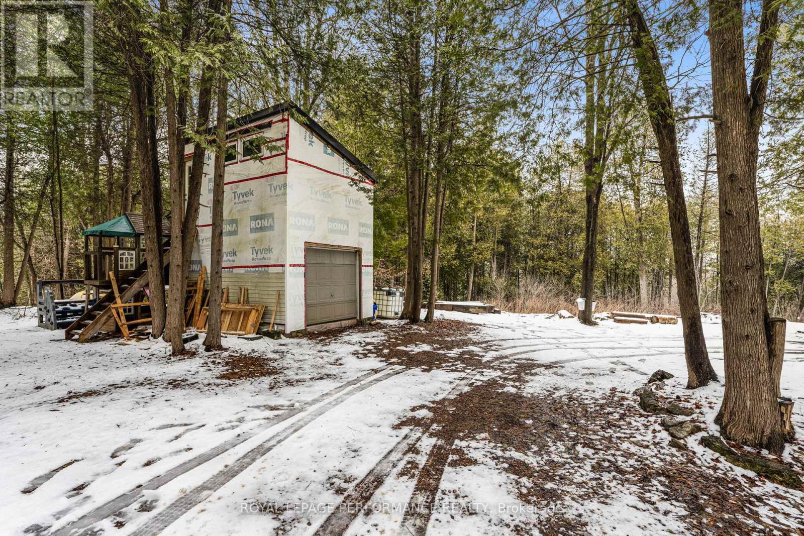 8441 Cooper Hill Road Property Photo 3
