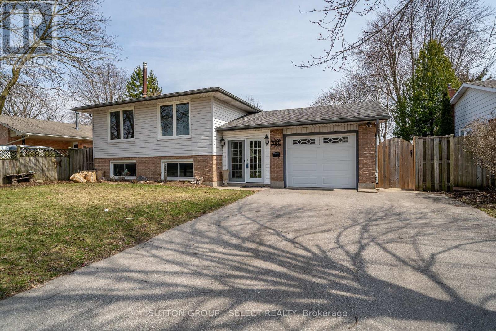 747 Grenfell Drive Property Photo 1