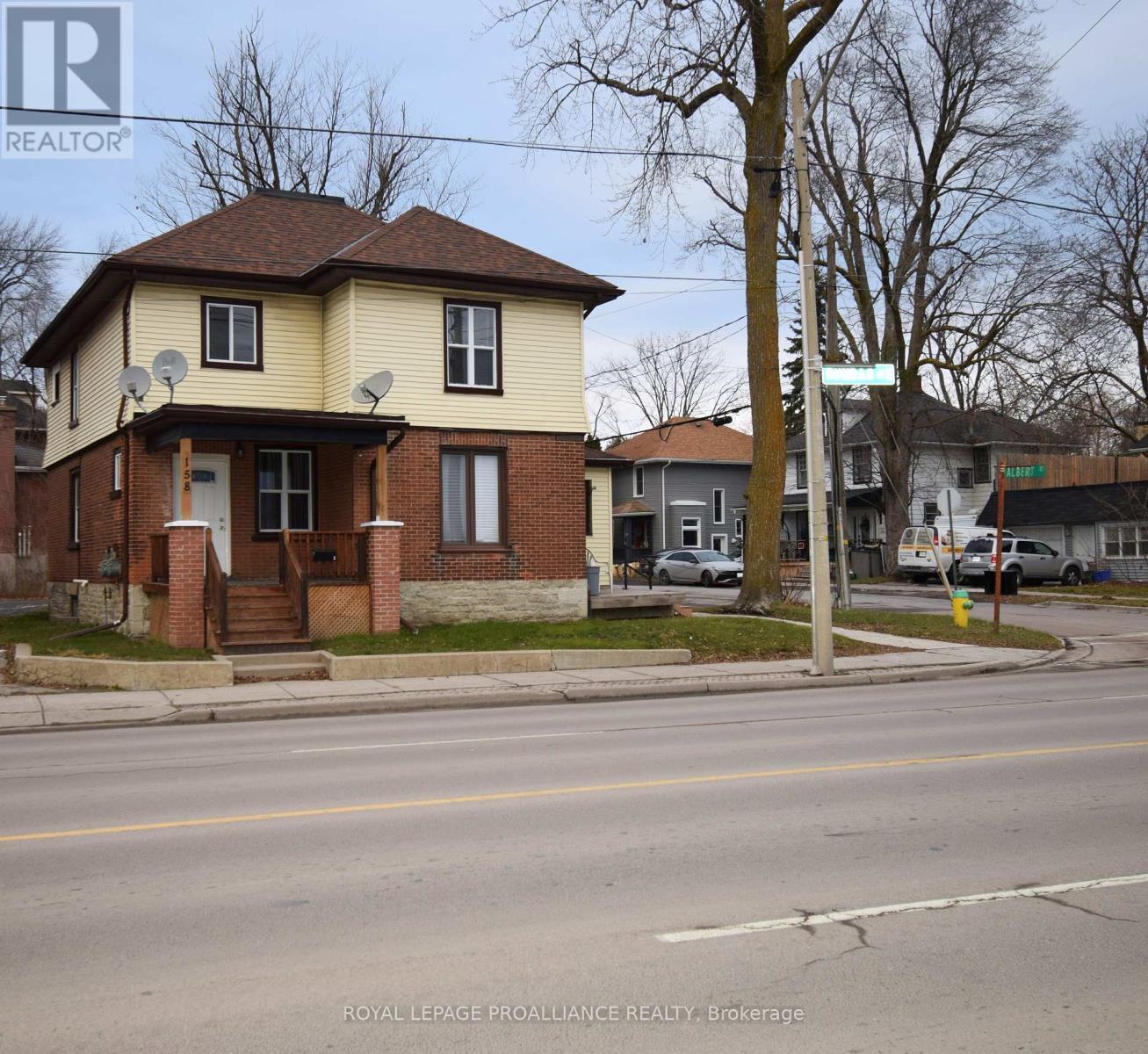 158 Dundas Street E Property Photo 1