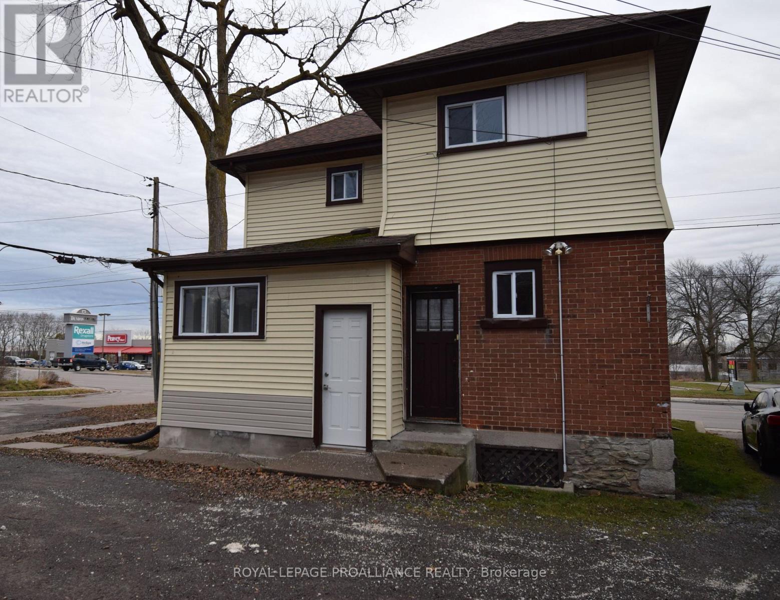 158 Dundas Street E Property Photo 3