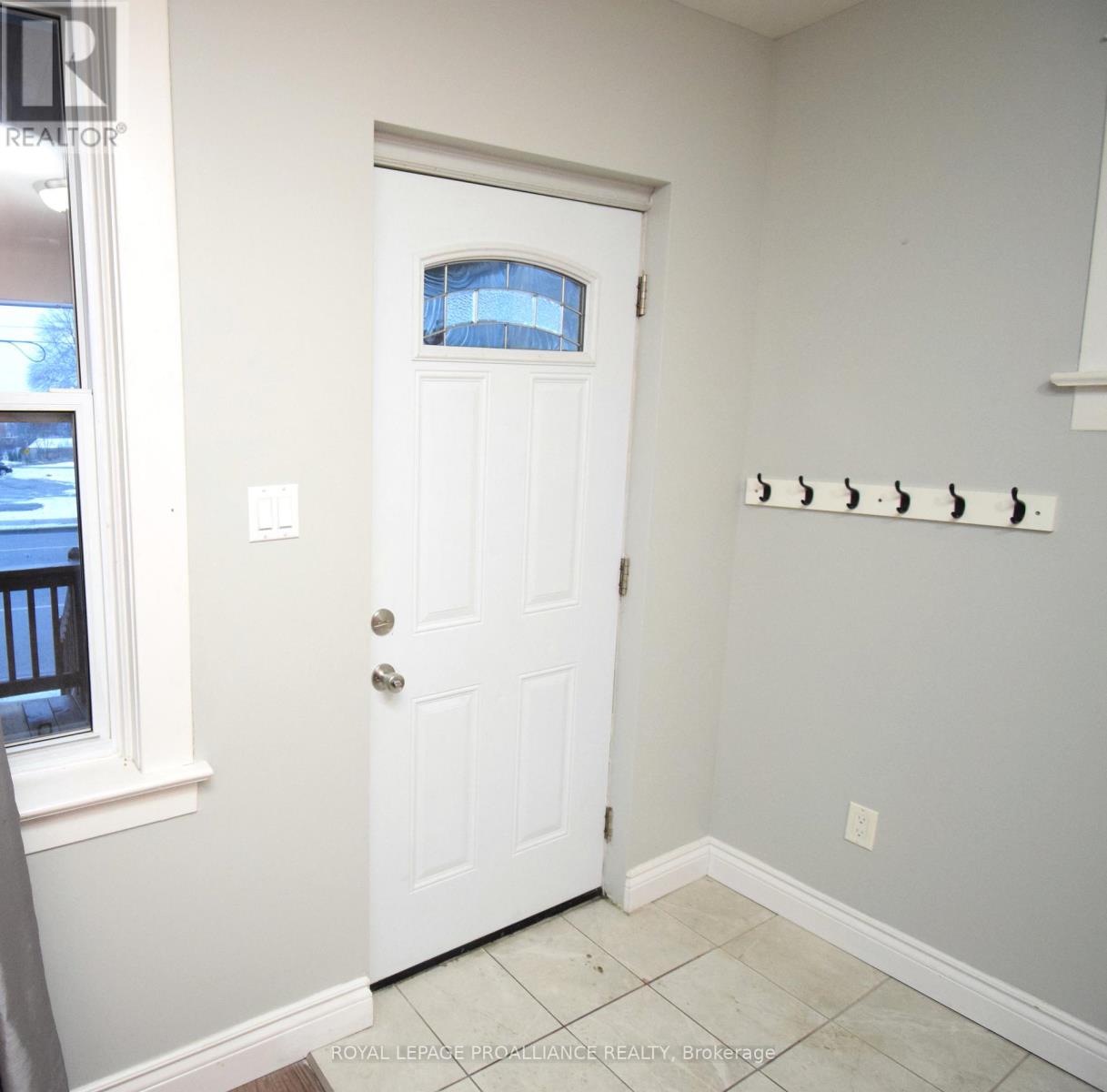158 Dundas Street E Property Photo 5
