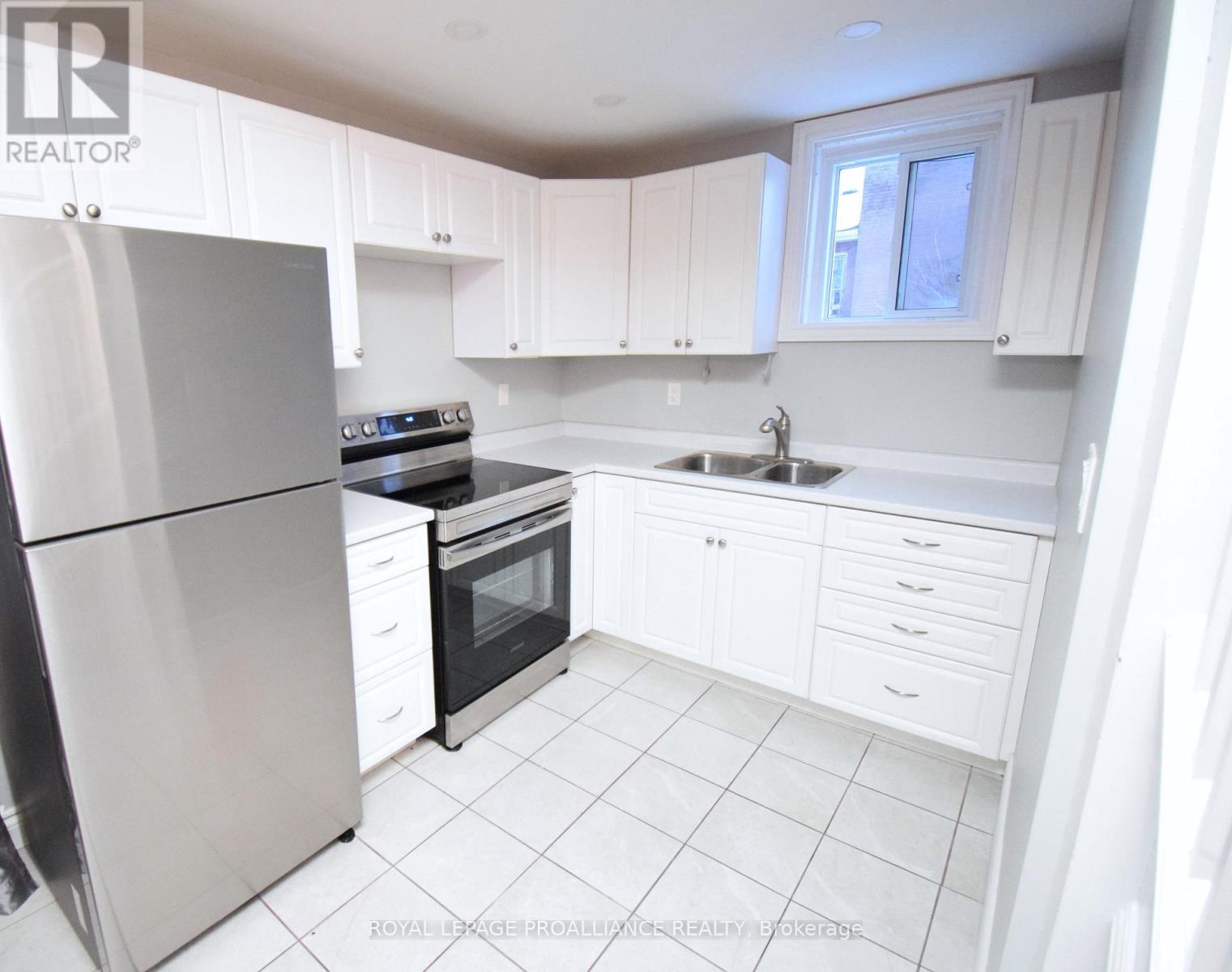 158 Dundas Street E Property Photo 6