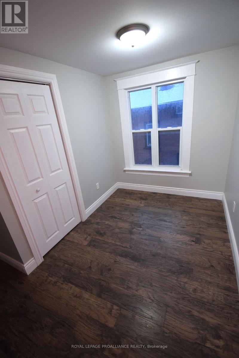 158 Dundas Street E Property Photo 8