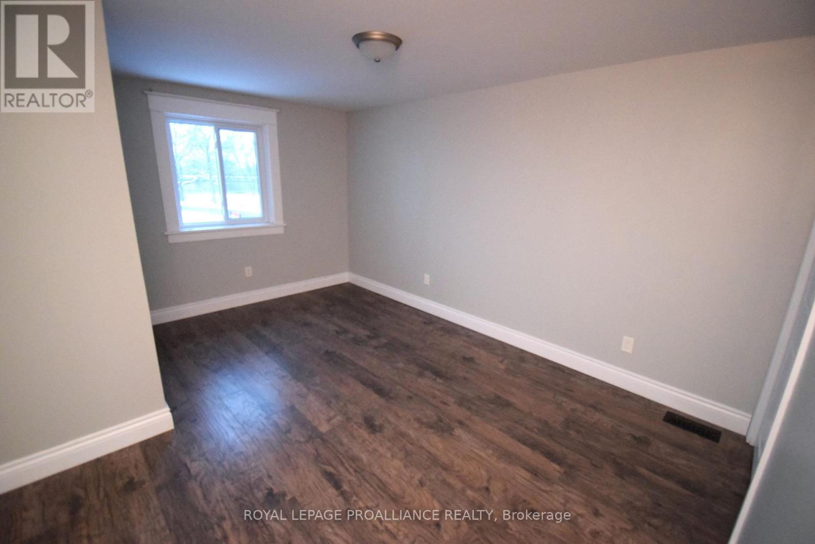 158 Dundas Street E Property Photo 10