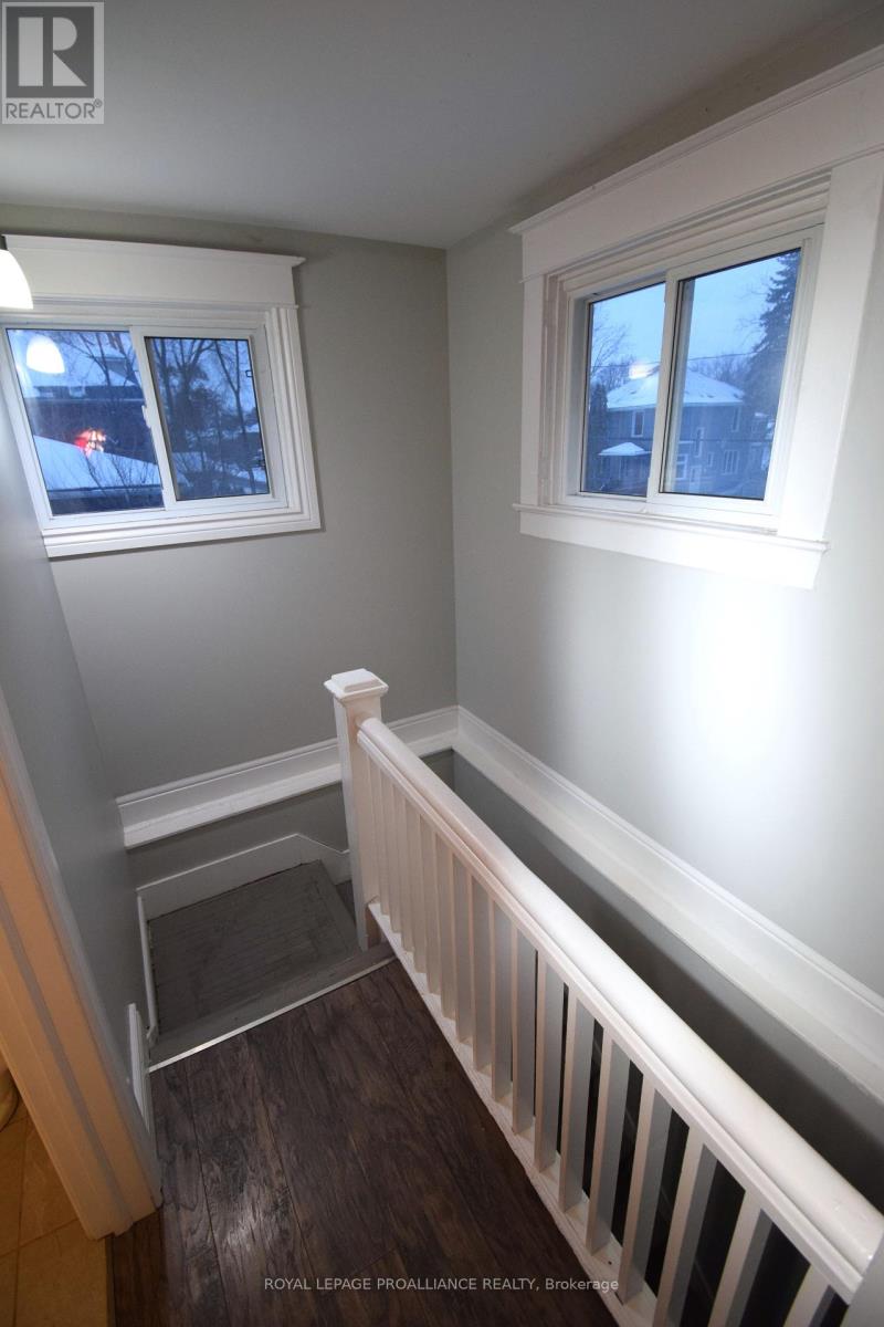 158 Dundas Street E Property Photo 11
