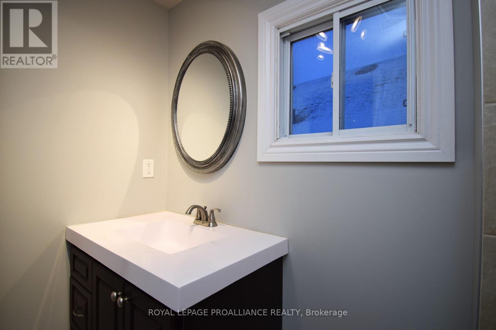158 Dundas Street E Property Photo 13