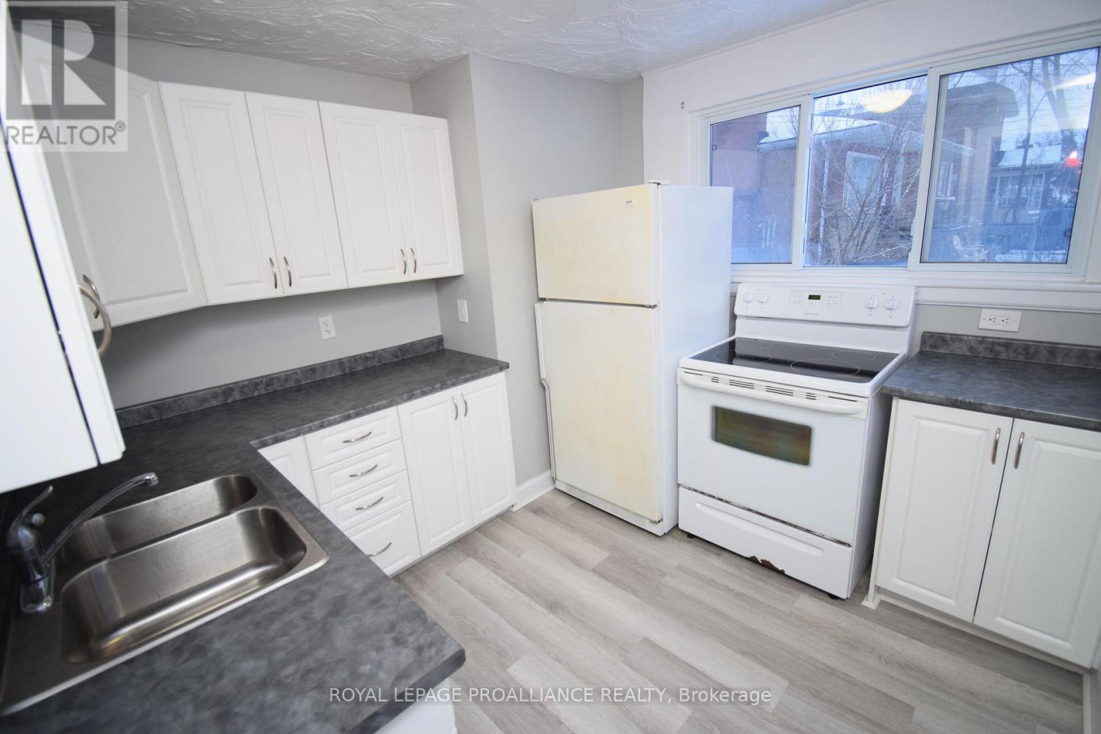 158 Dundas Street E Property Photo 15