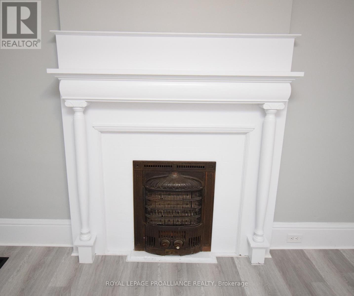 158 Dundas Street E Property Photo 17