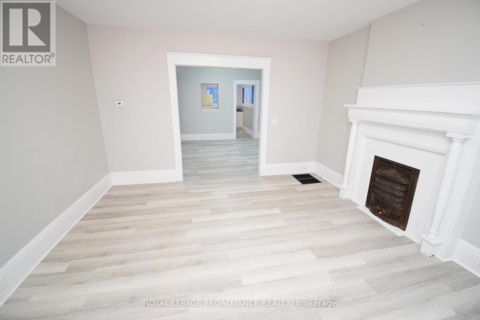 158 Dundas Street E Property Photo 18