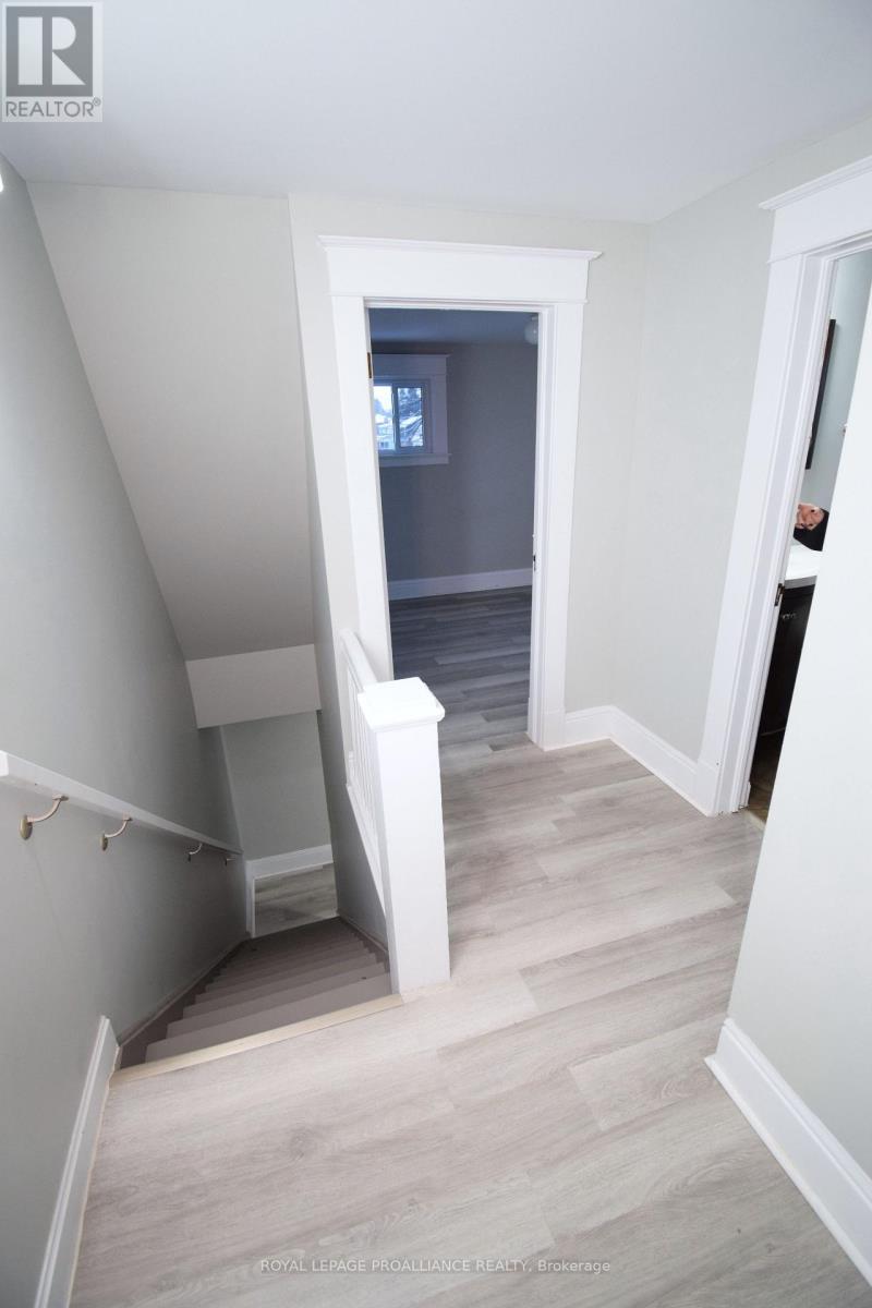 158 Dundas Street E Property Photo 20
