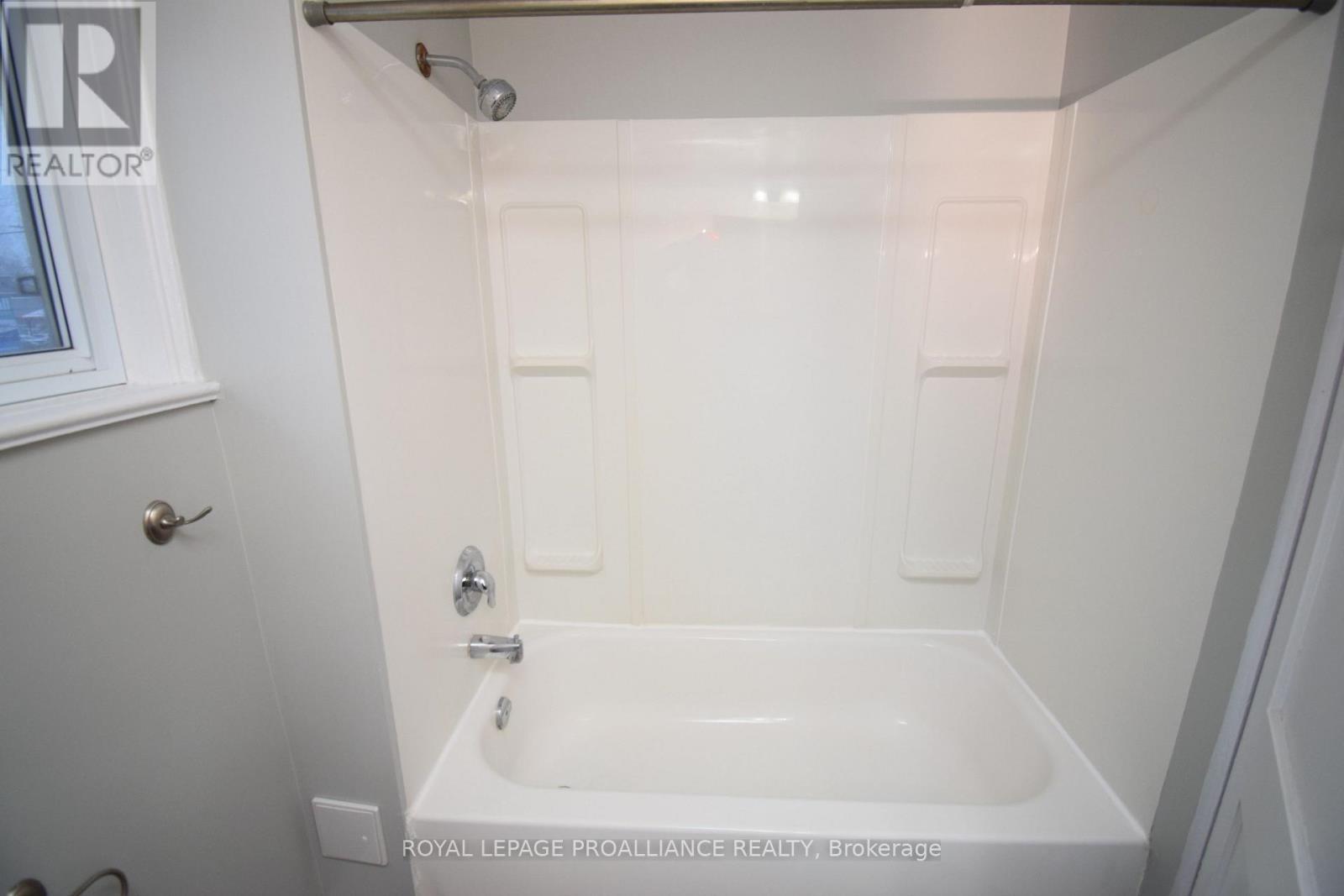 158 Dundas Street E Property Photo 23