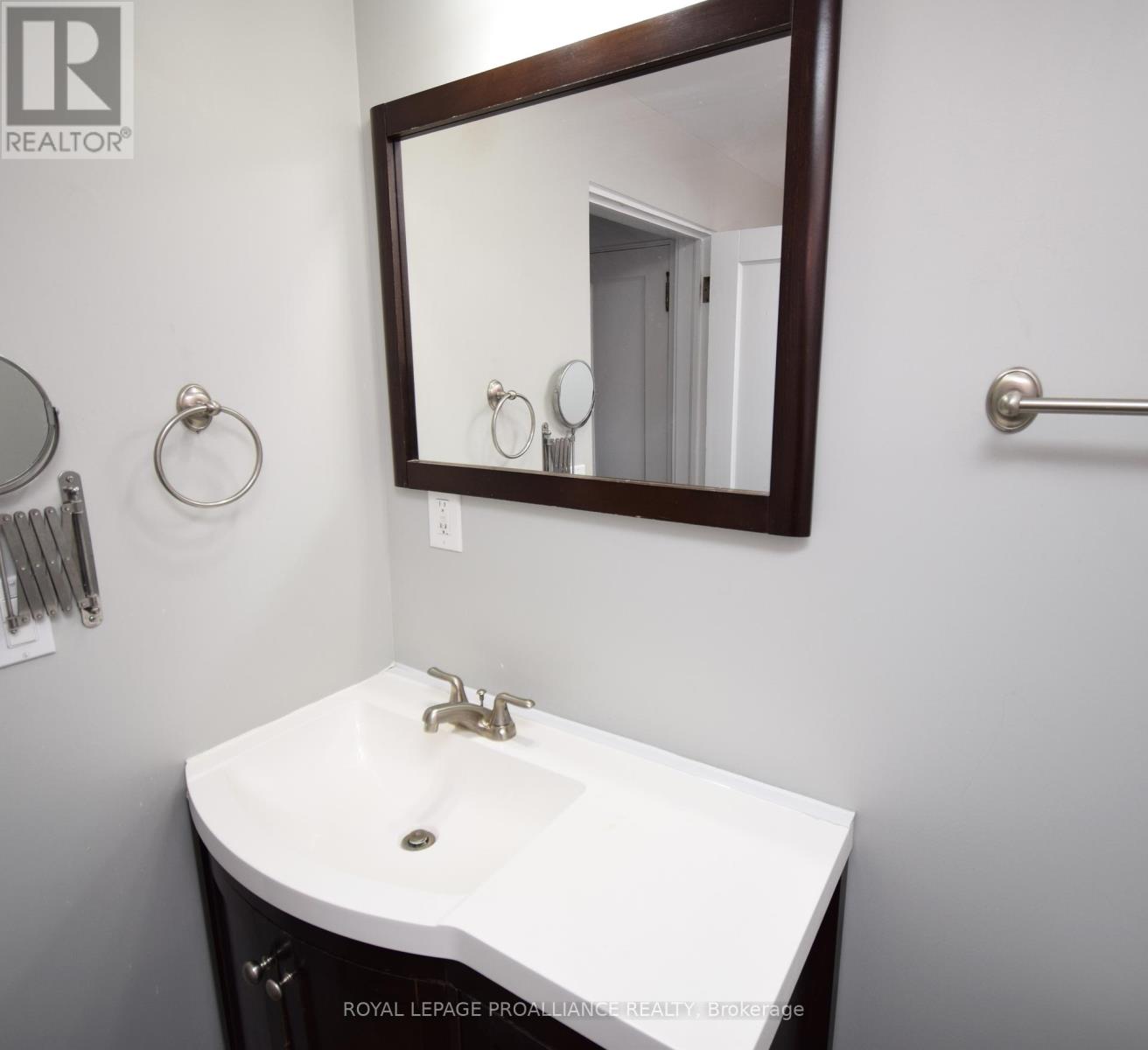 158 Dundas Street E Property Photo 26