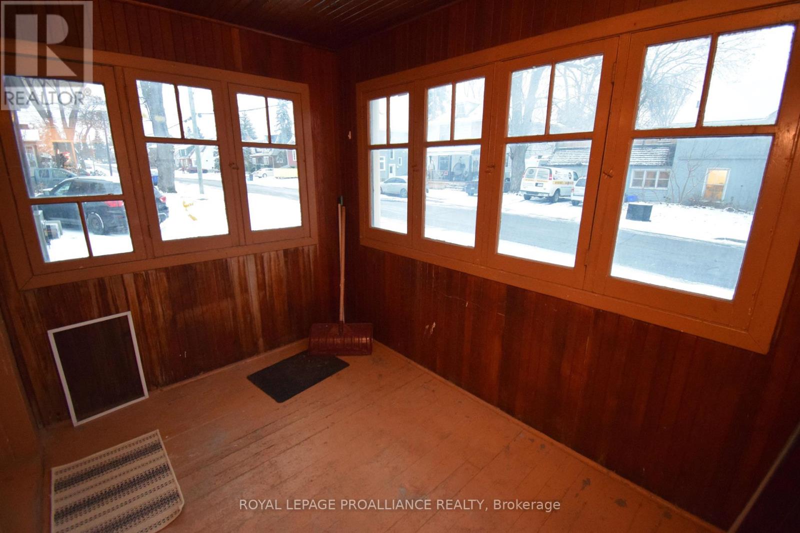 158 Dundas Street E Property Photo 27