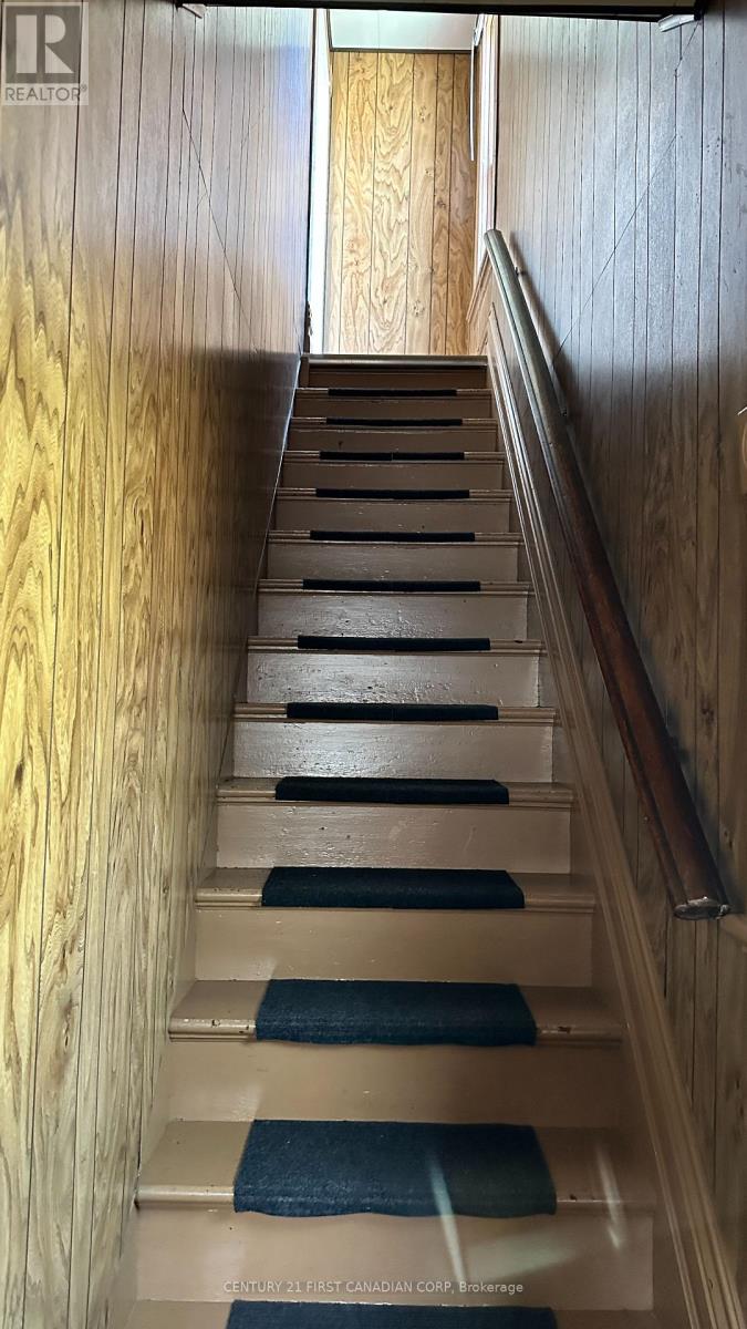Upper - 116 Adelaide Street N Property Photo 3