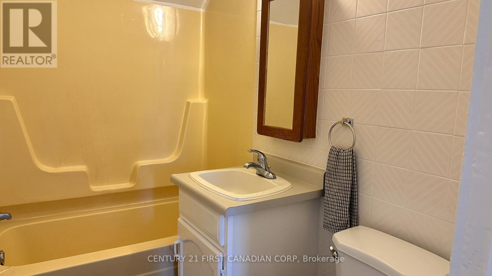 Upper - 116 Adelaide Street N Property Photo 5