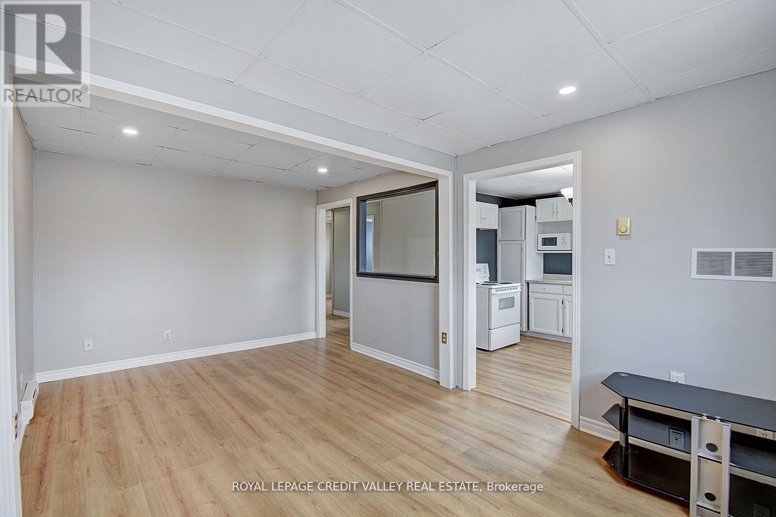 105 Hastings Street N Property Photo 12