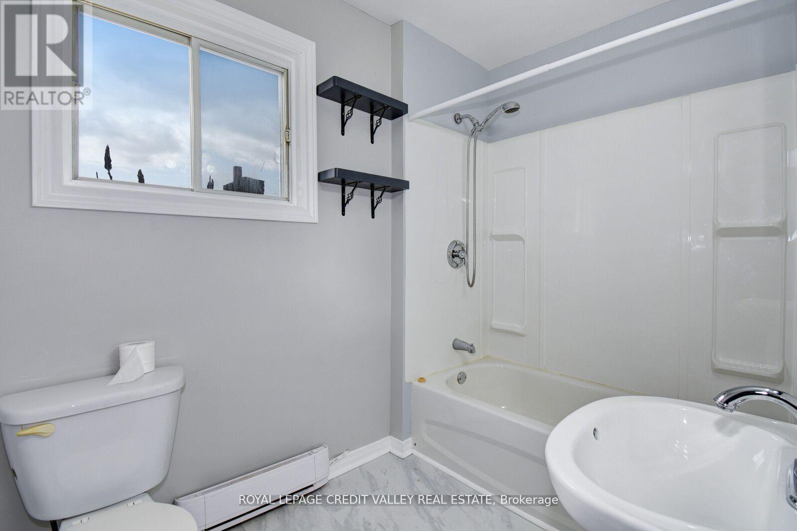 105 Hastings Street N Property Photo 18