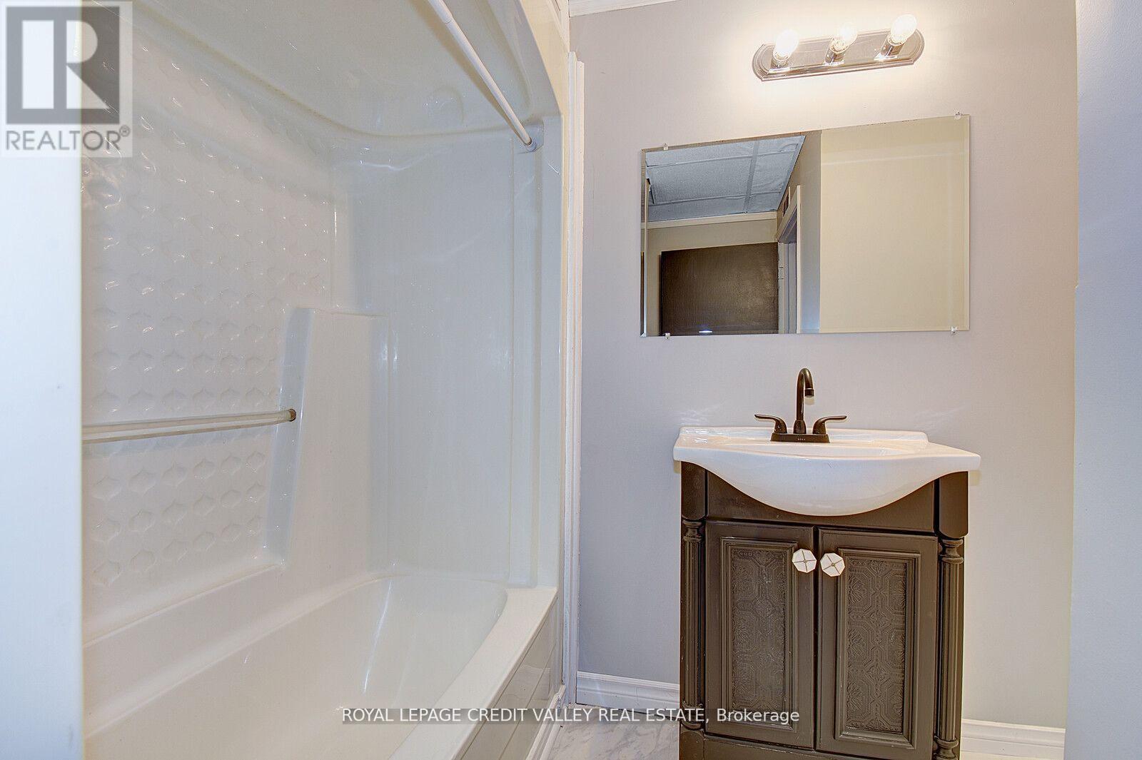 105 Hastings Street N Property Photo 27