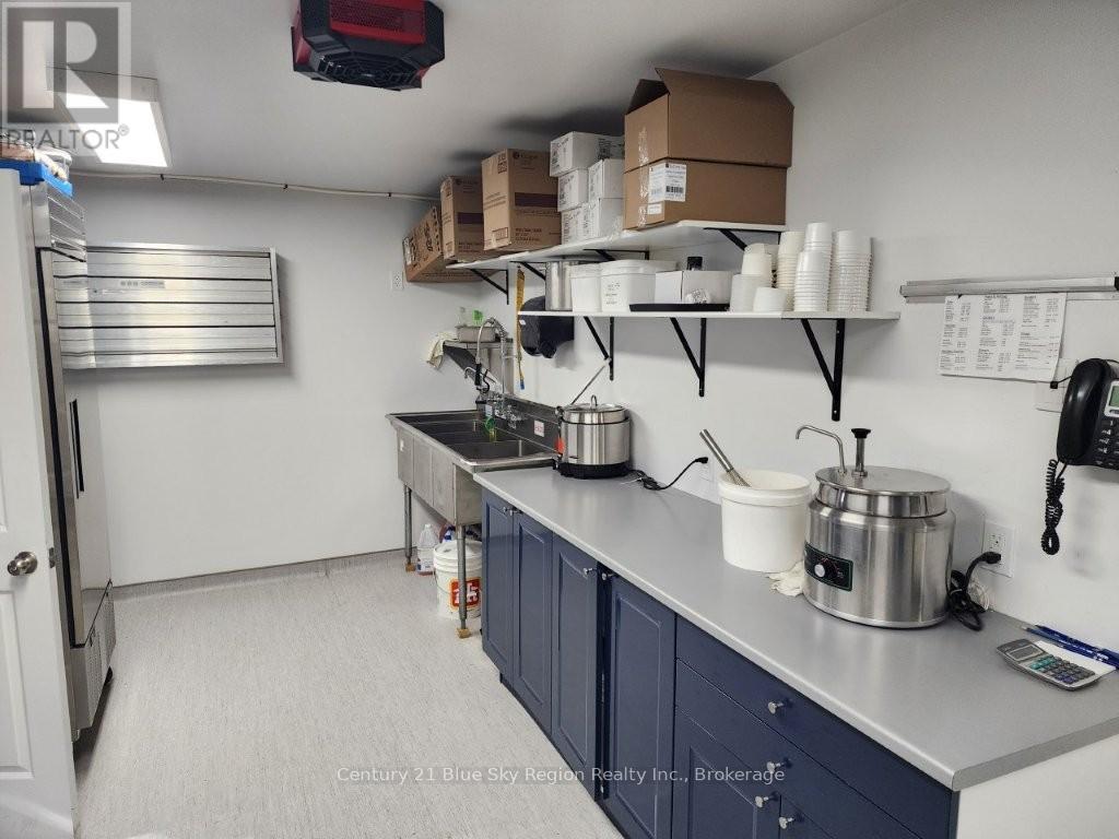 222 Main St Property Photo 12