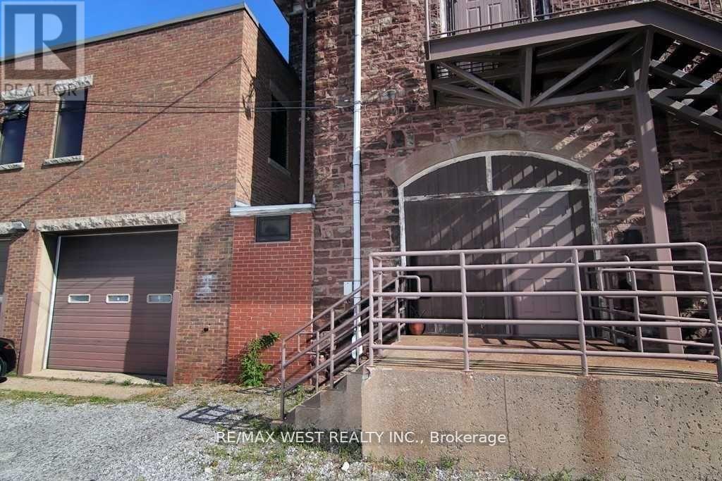 343 Merritt St Property Photo 7