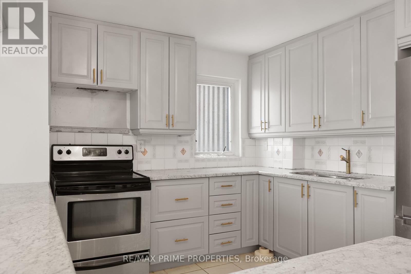 1603 - 1081 Ambleside Drive Property Photo 11