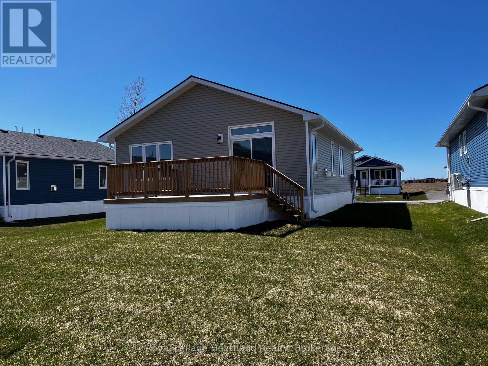18 Bluffs View Boulevard Property Photo 20