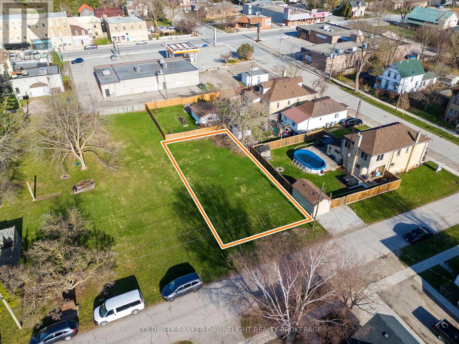 256 Pearl St Property Photo 3