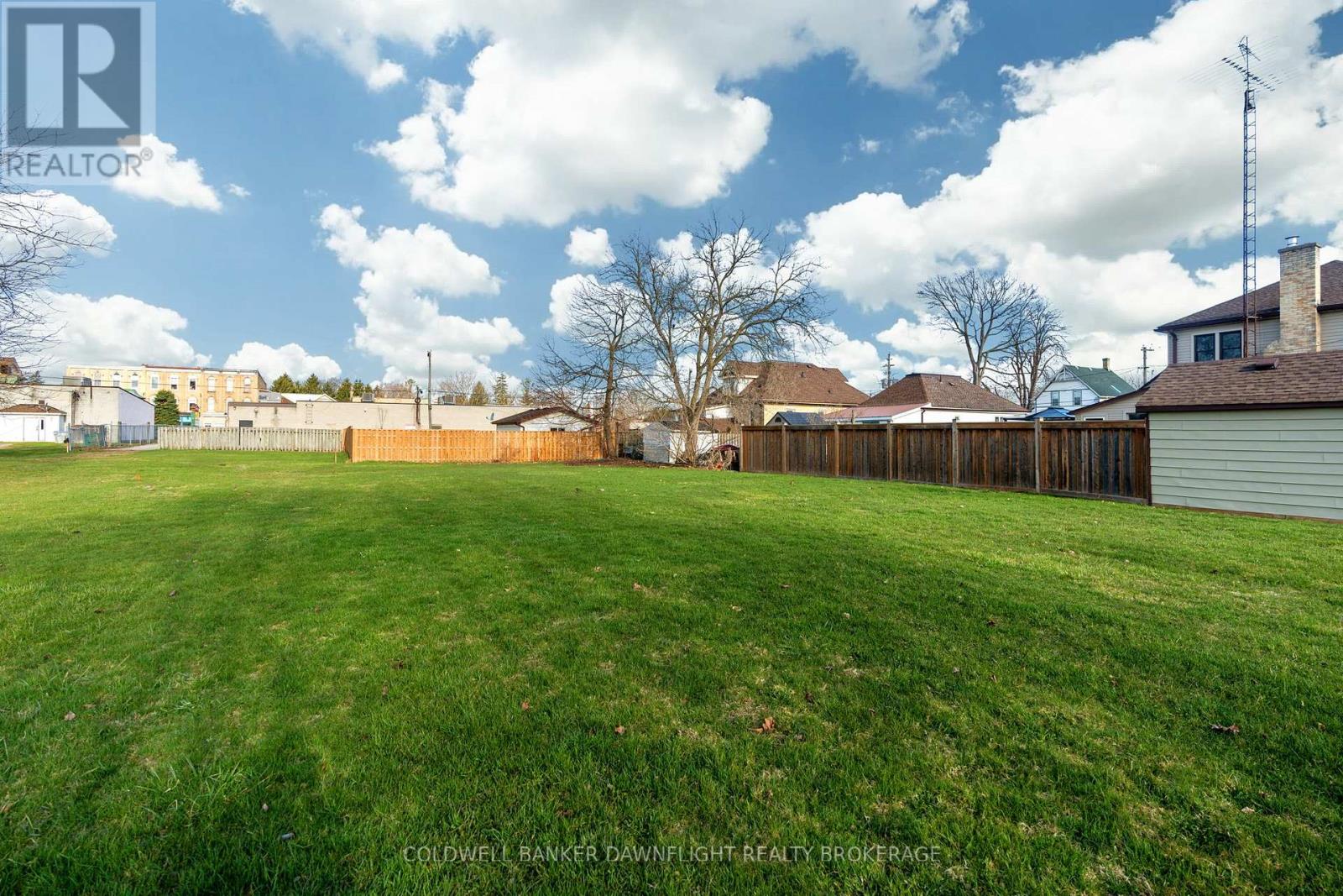 256 Pearl St Property Photo 15