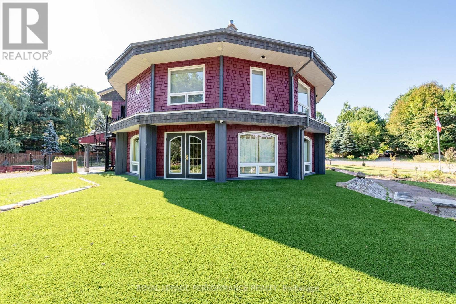 1371 Victoria Street Property Photo 7
