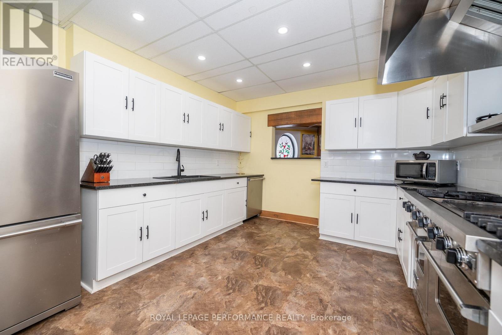 1371 Victoria Street Property Photo 25