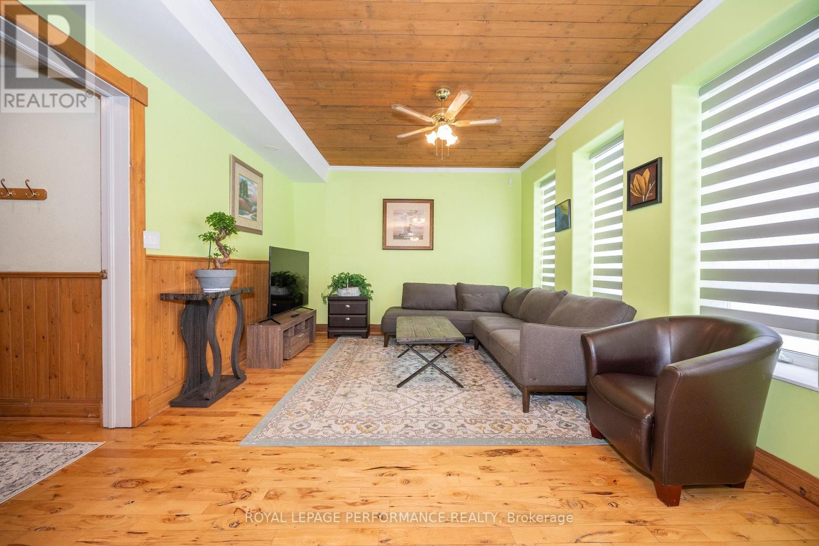 1371 Victoria Street Property Photo 27