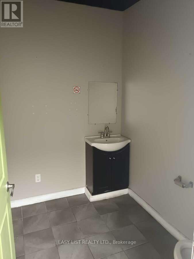1305 & 1311 Ottawa Street Property Photo 14
