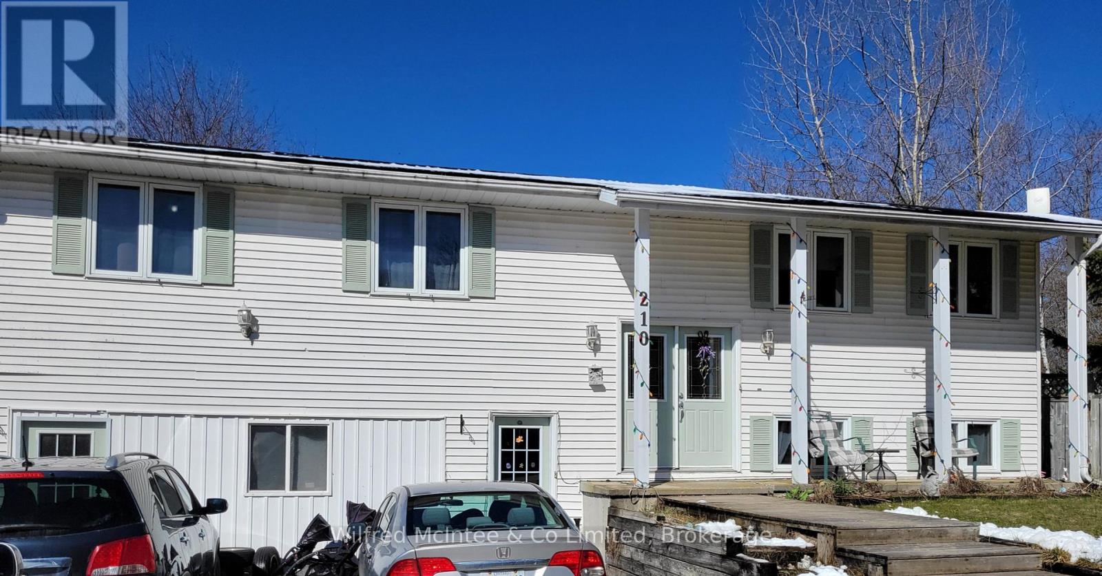 210 Countess Street N Property Photo 1