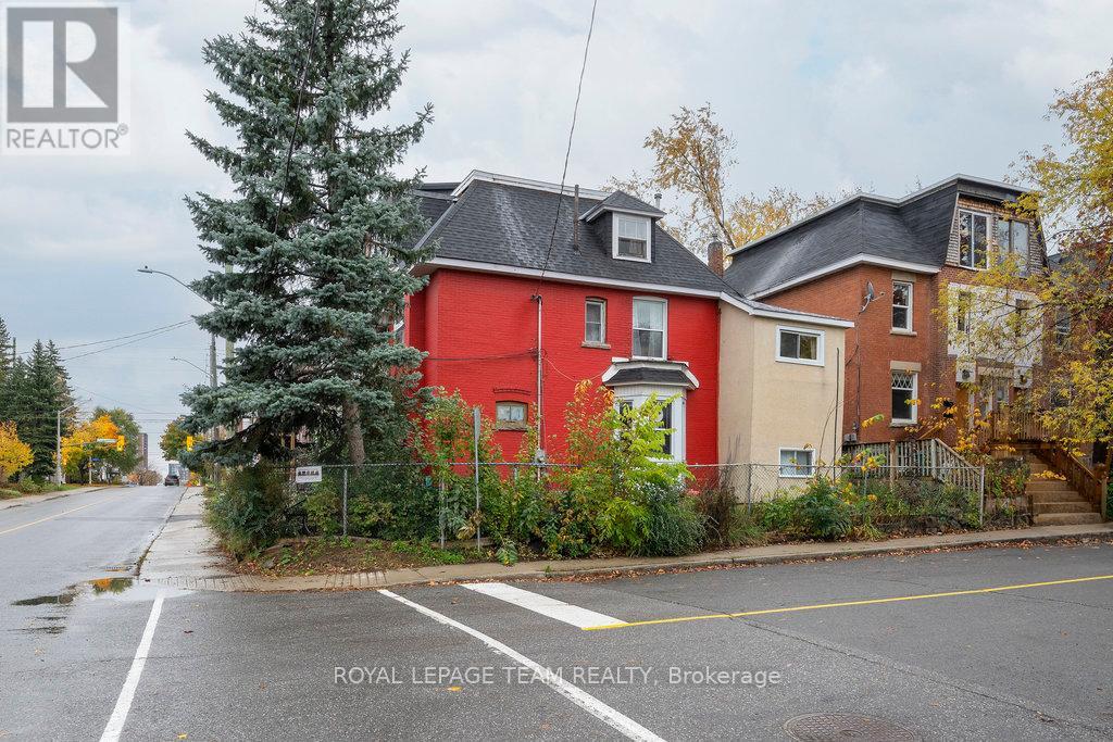 1028 Gladstone Avenue Property Photo 3