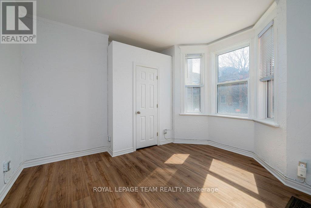 1028 Gladstone Avenue Property Photo 12