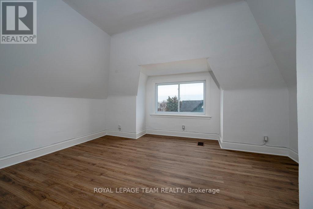 1028 Gladstone Avenue Property Photo 26