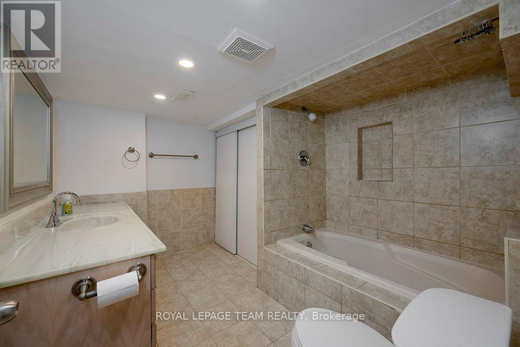1028 Gladstone Avenue Property Photo 31