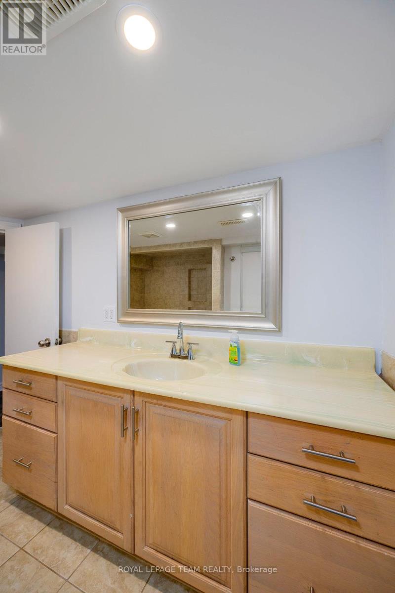 1028 Gladstone Avenue Property Photo 33