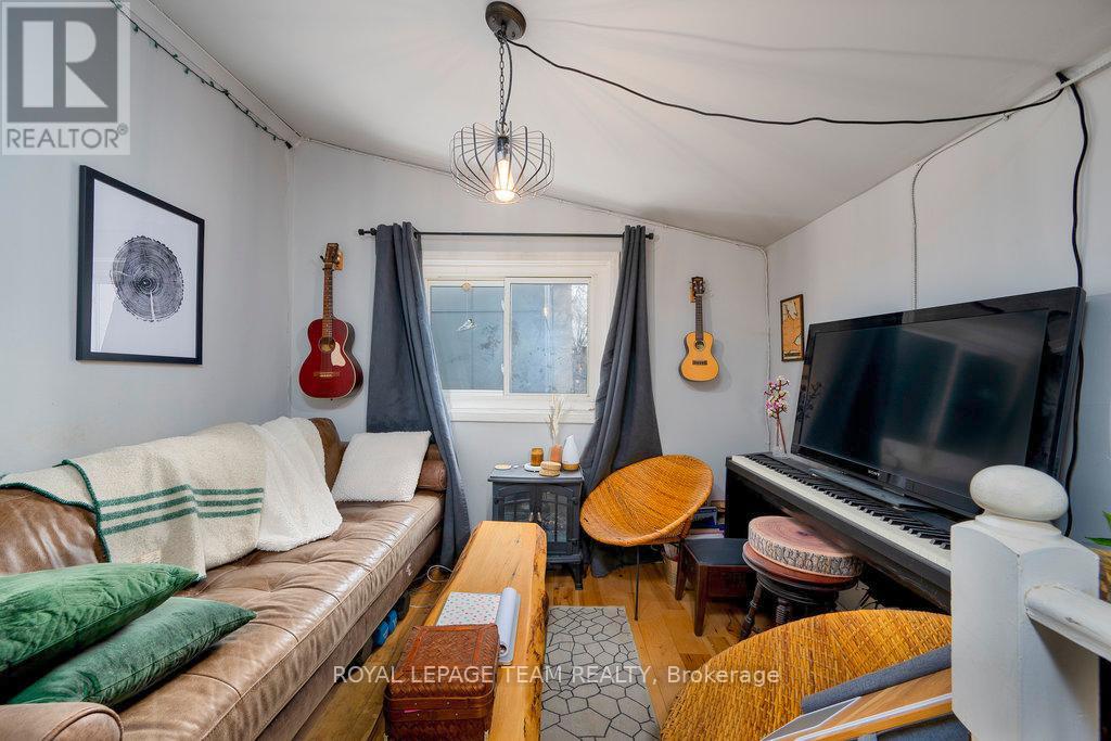 1028 Gladstone Avenue Property Photo 36