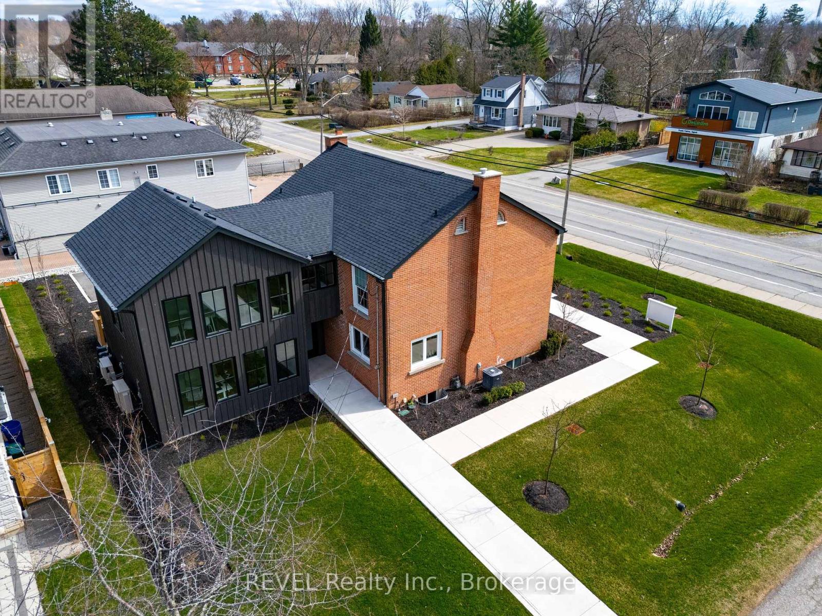339 Mary Street Property Photo 10