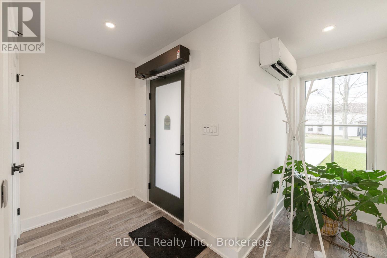 339 Mary Street Property Photo 37