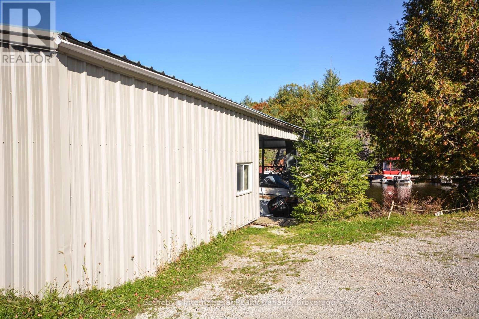 827 Go Home Lake Rd Property Photo 4