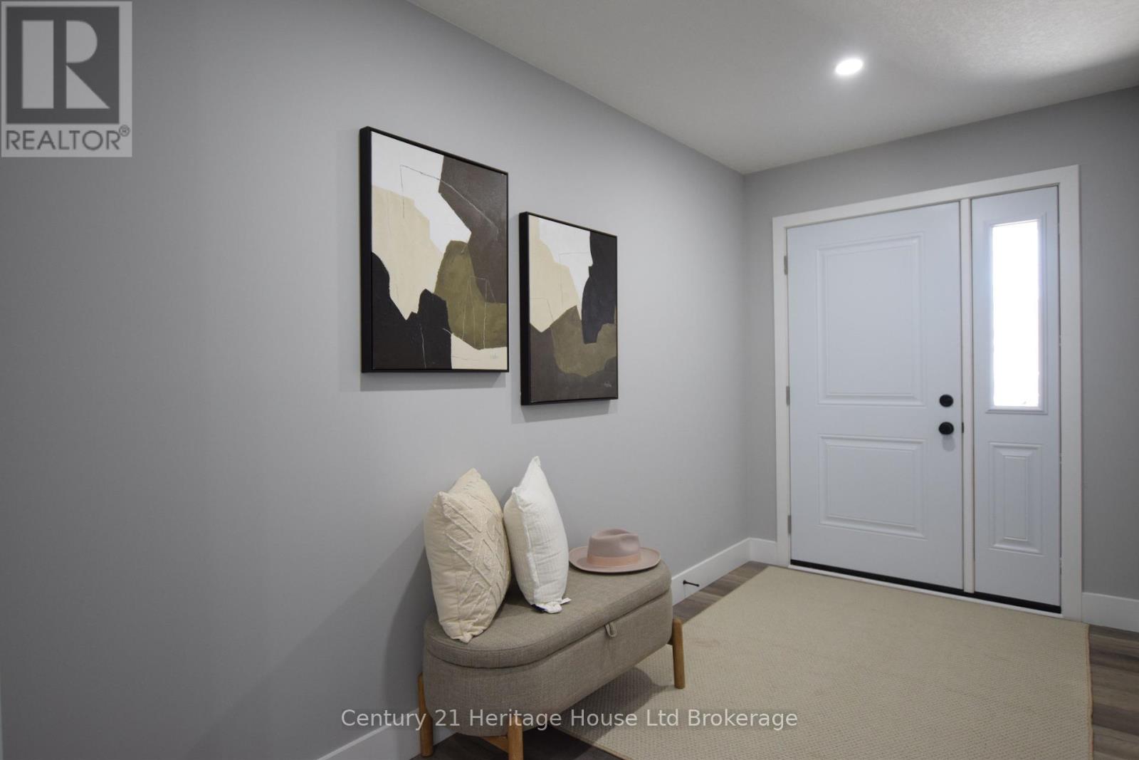 303 Simcoe Street Property Photo 2