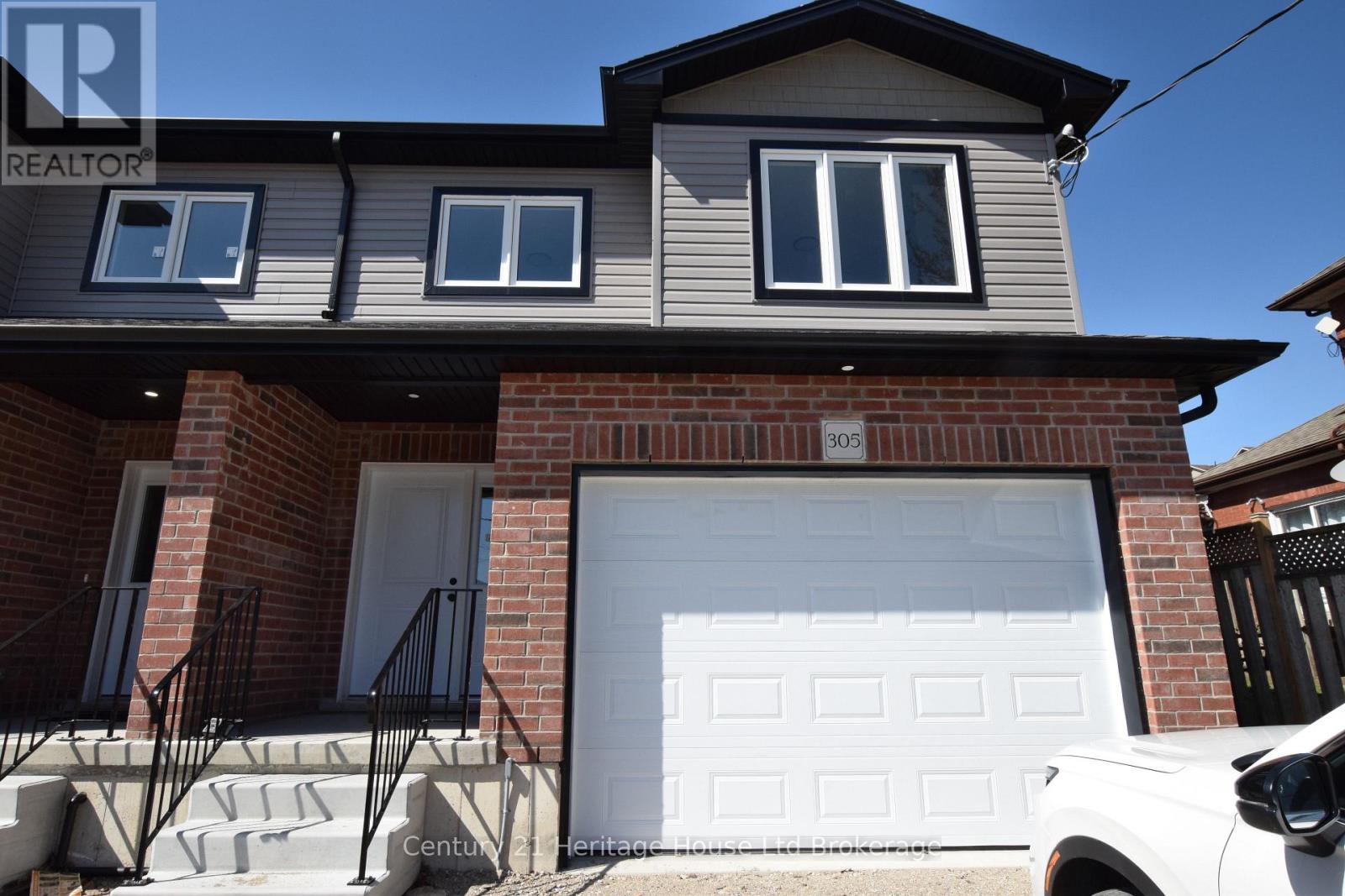 305 Simcoe Street Property Photo 1