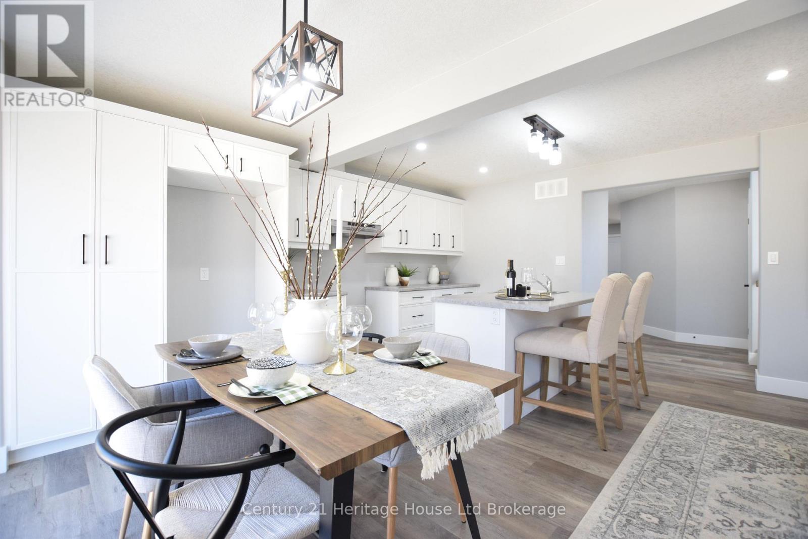 305 Simcoe Street Property Photo 13