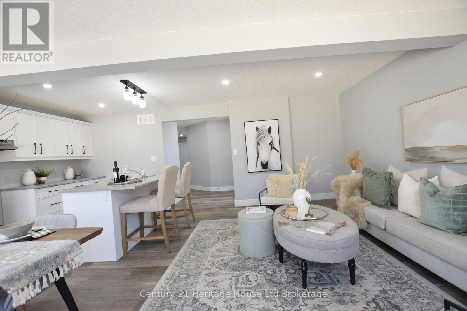 305 Simcoe Street Property Photo 15